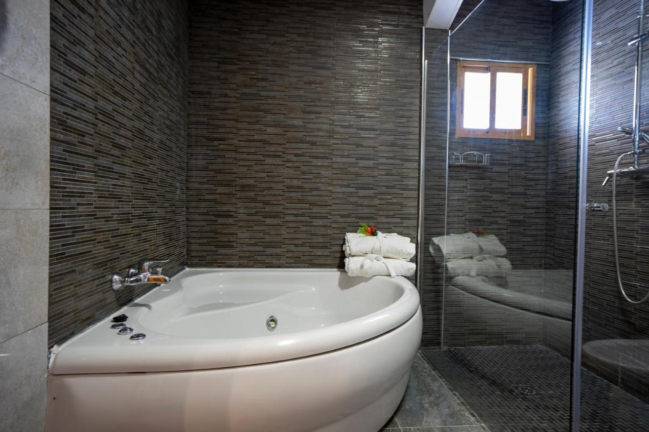 Hotel Los Barruecos By Croma Мальпартіда-де-Касерес Екстер'єр фото